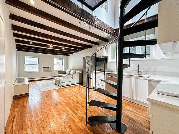 4th image of 34 E 20th St APT 5