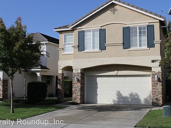3rd image of 3225 English Oak Cir