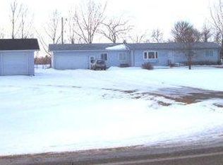 2047 17th St NE, Grand Forks, ND 58203