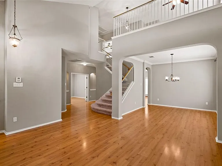 2633 Bolton St — Photo 2
