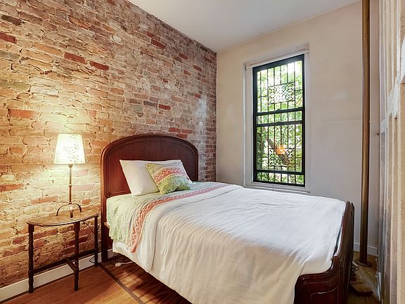 4th image of 249 E 7th St APT 7