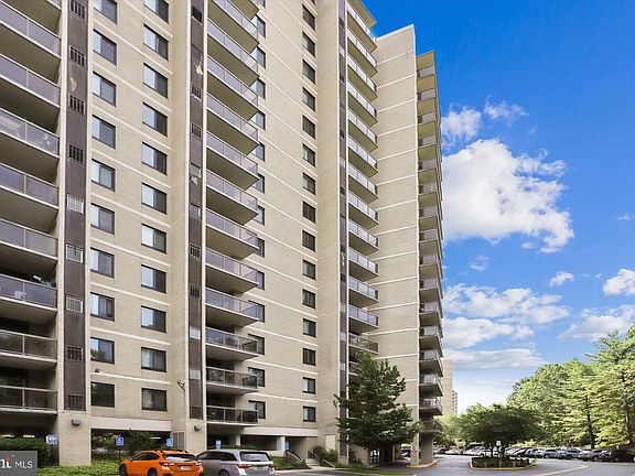 3rd image of 307 Yoakum Pkwy APT 406