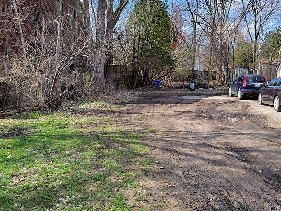3rd image of 121 Riverside Dr