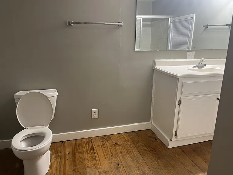 600 E Main St — Photo 3