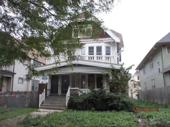 2750 N 41st St, Milwaukee, WI 53210