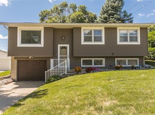 1636 19th St NW, Cedar Rapids, IA 52405