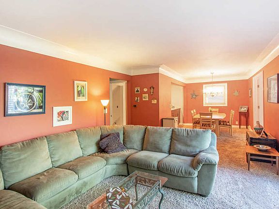 5th image of 2443 Oakwood Dr SE