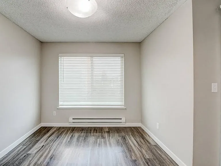 Pointe East — Photo 11