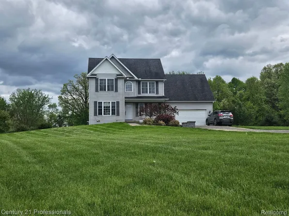 1451 Ashlyn Ct, Fowlerville, MI 48836