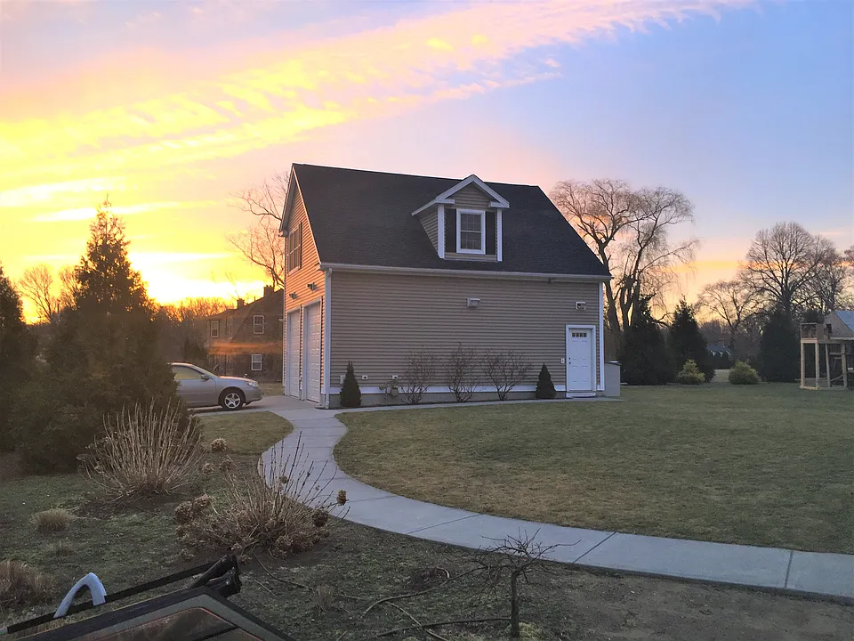 8 Fishing Cove Rd