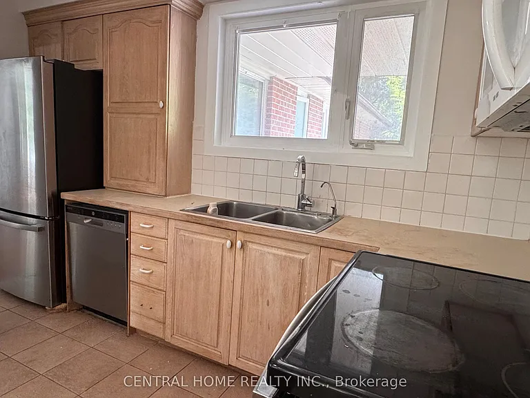 100 Burbank Dr — Photo 10