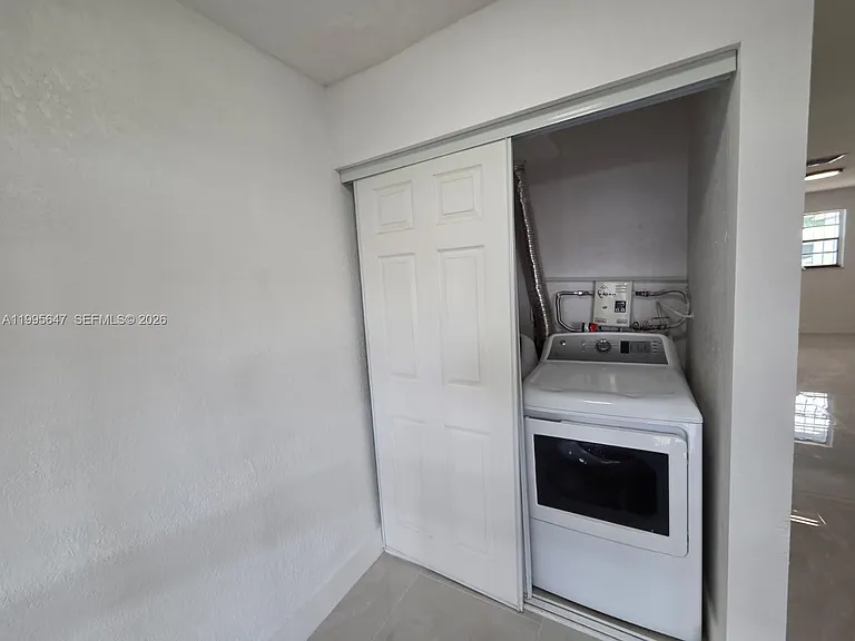 550 SW 115th Ave #405H — Photo 10