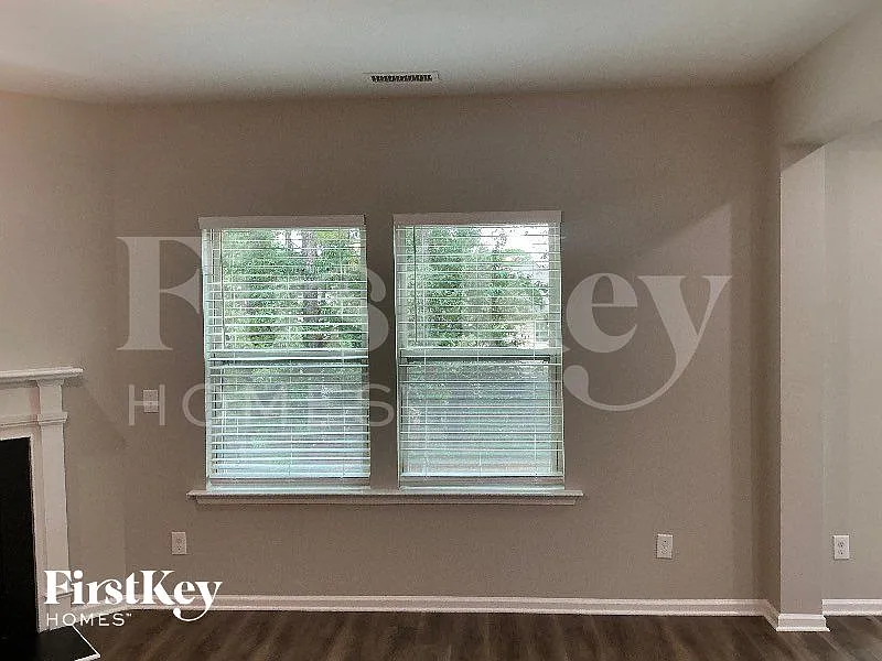5 bed, 3.0 bath, 2772 sqft, $2,845 — Photo 3