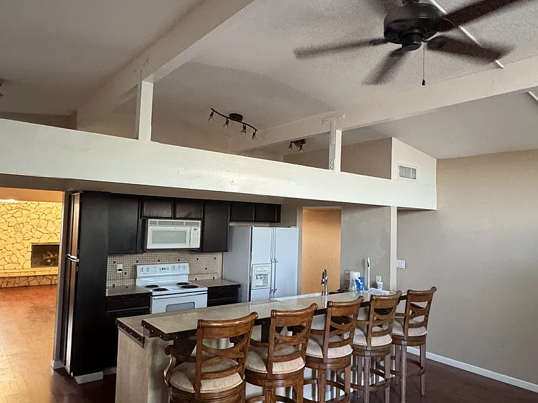 225 S Wallace Dr — Photo 4