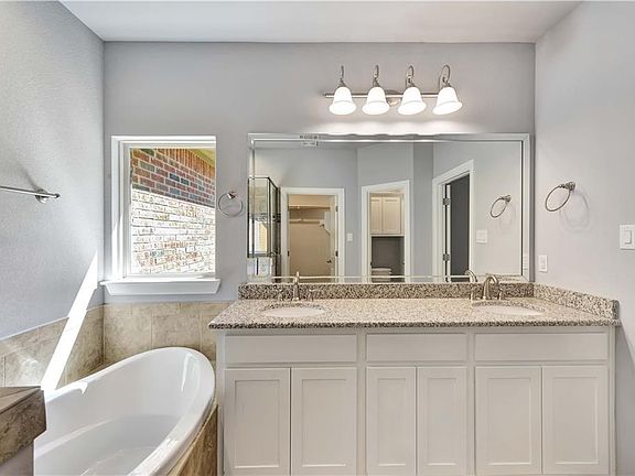 4th image of 2237 Highland Villa Ln
