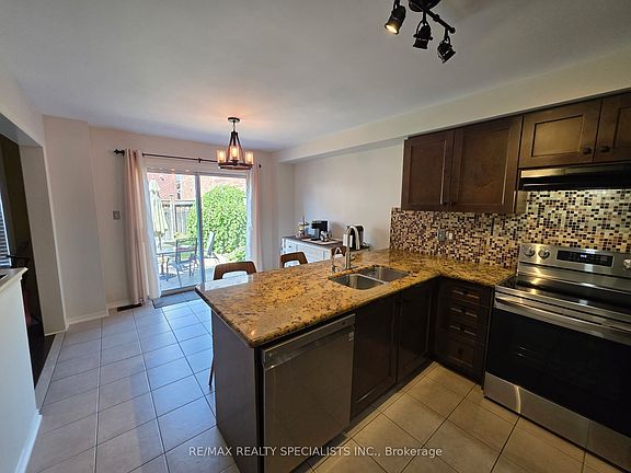 5th image of 482 Grant Way