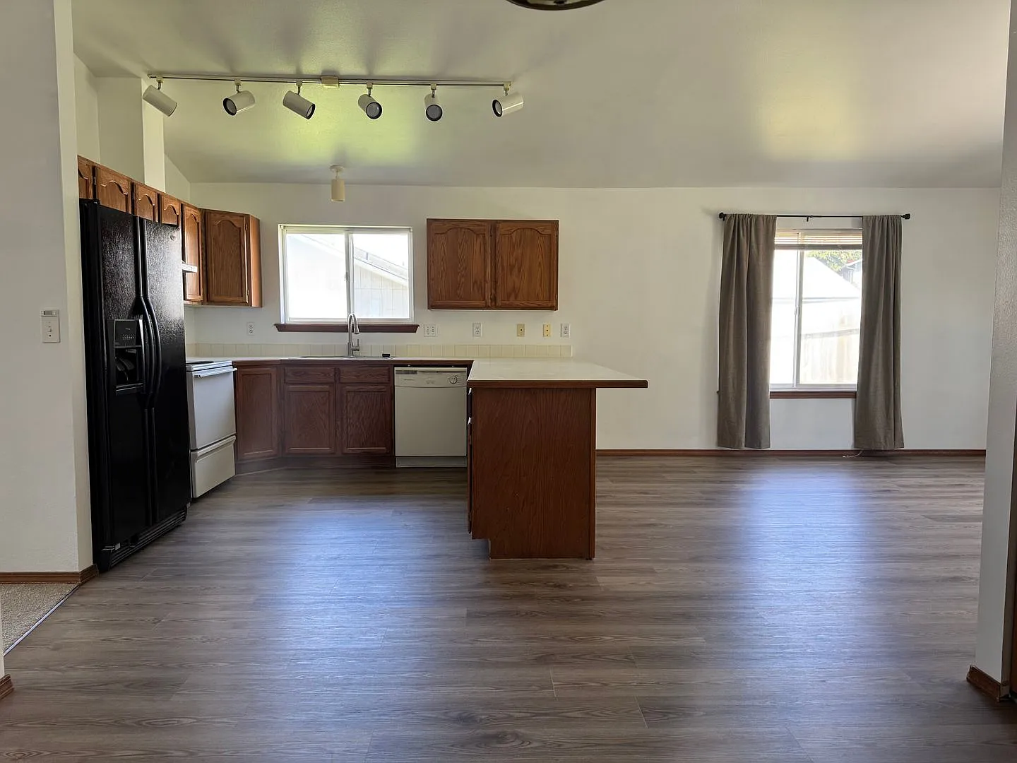 Terraced Estates 3br, 2ba, Dbl garage, Central air — Photo 4