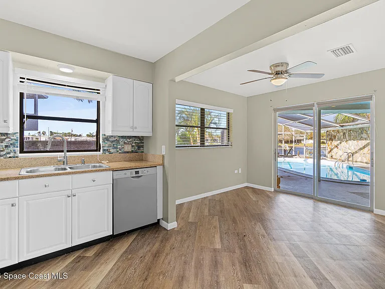 401 Milford Point Dr — Photo 13