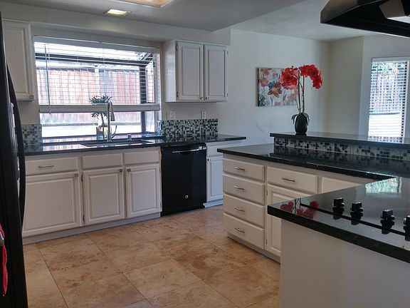 4th image of 3252 Meadowlands Ln