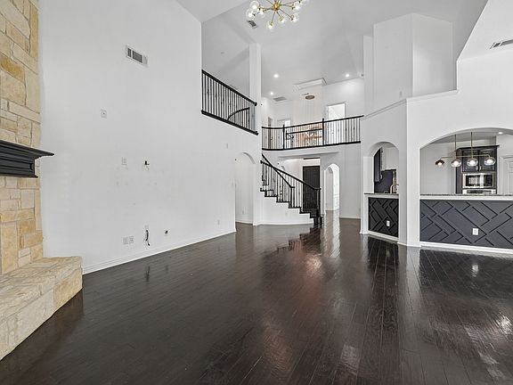2nd image of 720 Yarrow St