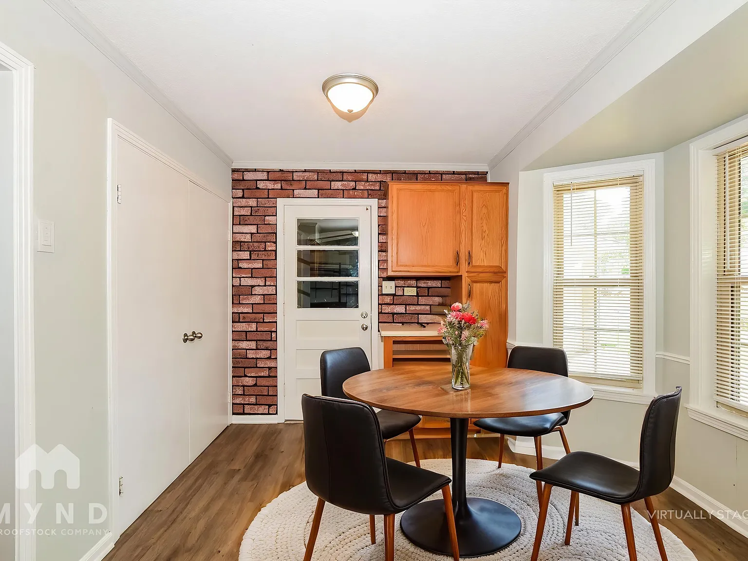 3 bed, 2.0 bath, 1915 sqft, $1,800 — Photo 3