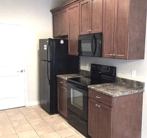 3 bed, 2.5 bath, 1569 sqft, $2,175 — Photo 2