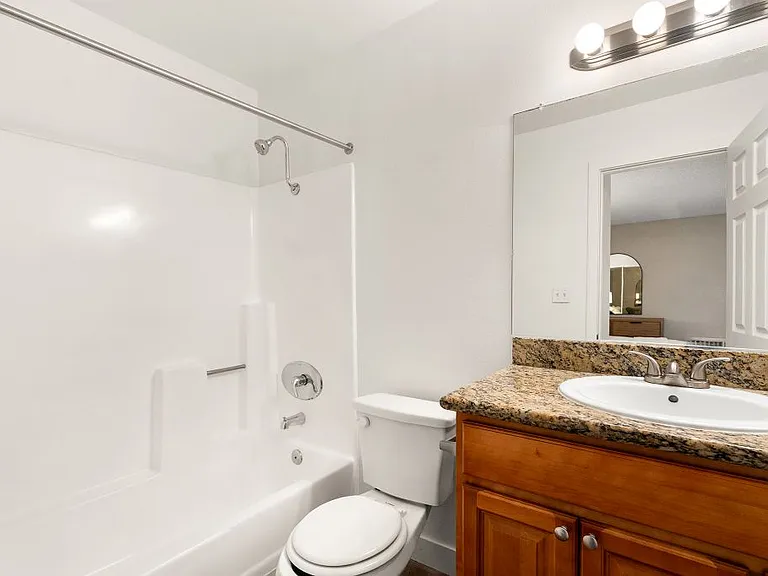 Woodland Trio Apartments — Photo 10
