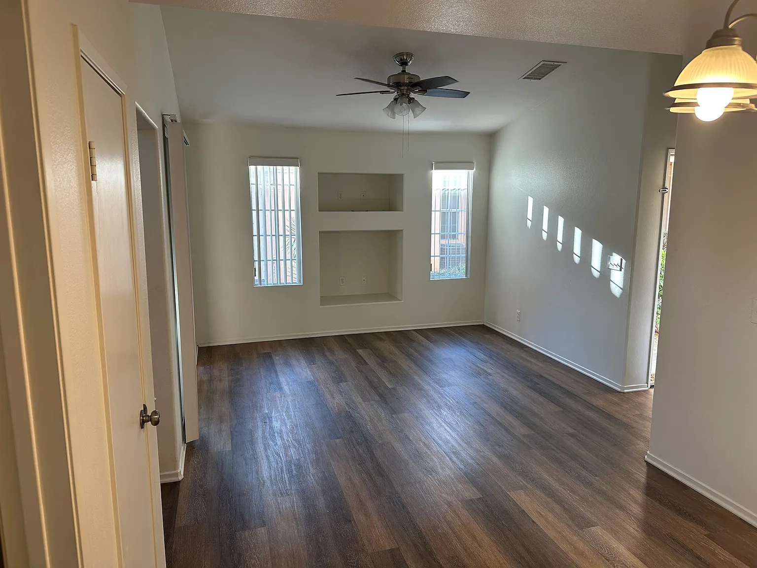 2 bed, 2.5 bath, 1123 sqft, $2,150 — Photo 3