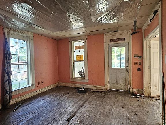 3rd image of 817 W Locust Street