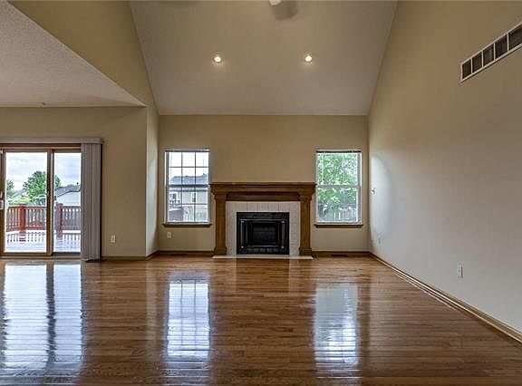 4th image of 1313 SE Rosehill Dr