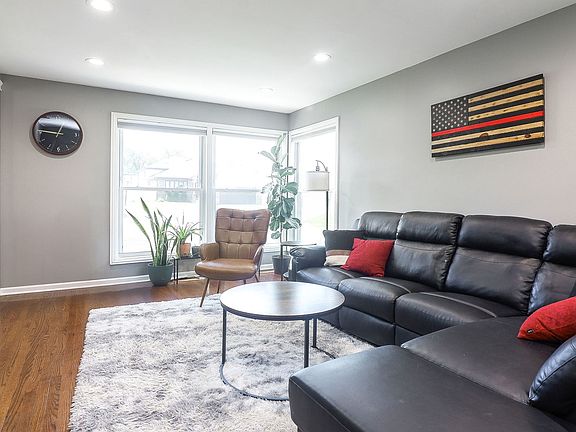 4th image of 417 Hyde Park Ave