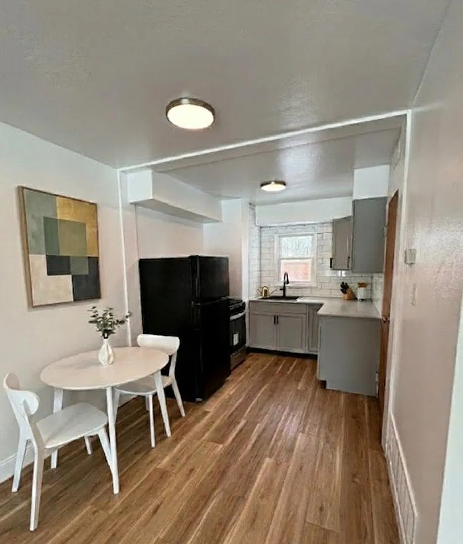248 - 254 Parkview Blvd — Photo 3