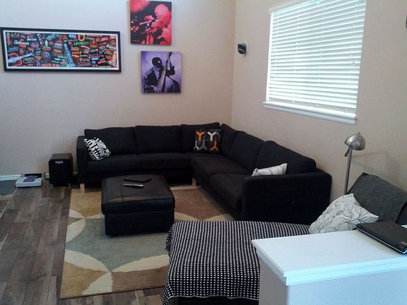 Family Room w/ wired speaker