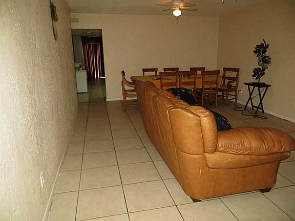 3rd image of 2339 NW 28th St