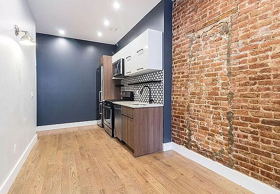 3rd image of 363 Palmetto St APT 2R