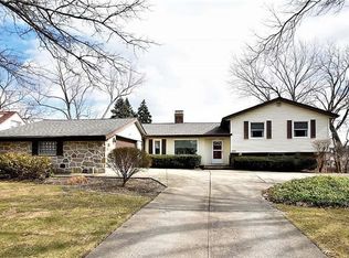 2823 Sulgrave Rd, Beachwood, OH 44122