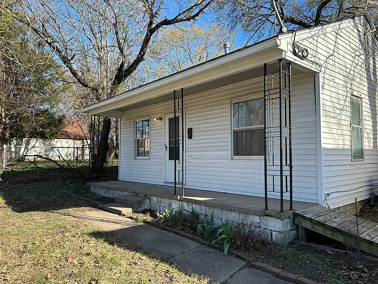 3309 E Orme St — Photo 1