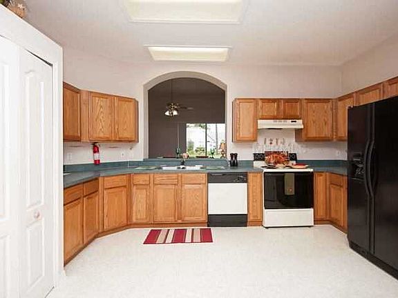 5th image of 9907 Burgundy Bay St