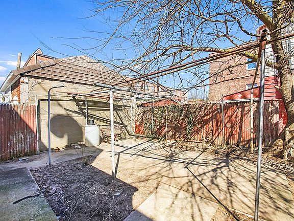 4th image of 1589 Canarsie Rd