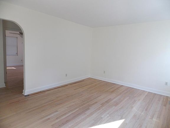 4th image of 4001 Porter Ave