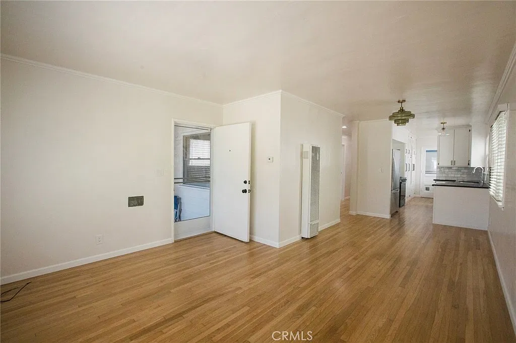2 bed, 900 sqft, $5,500 — Photo 3