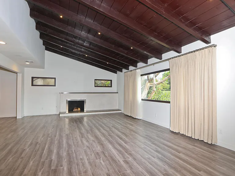 6020 Vista De La Mesa — Photo 10