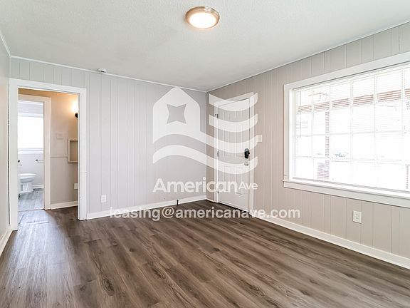 923080_003_living_room_13911545.jpg
