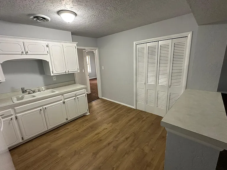 4313 NW Hoover Ave — Photo 6