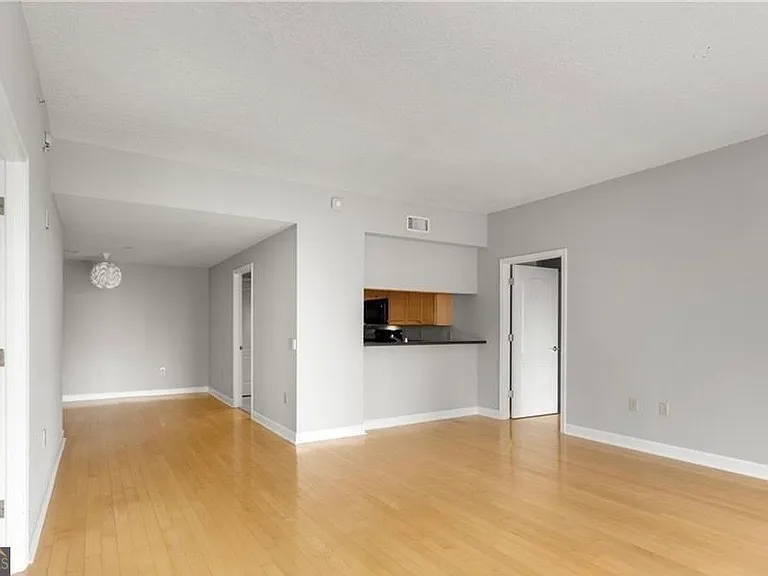195 14th St NE #1902 — Photo 6