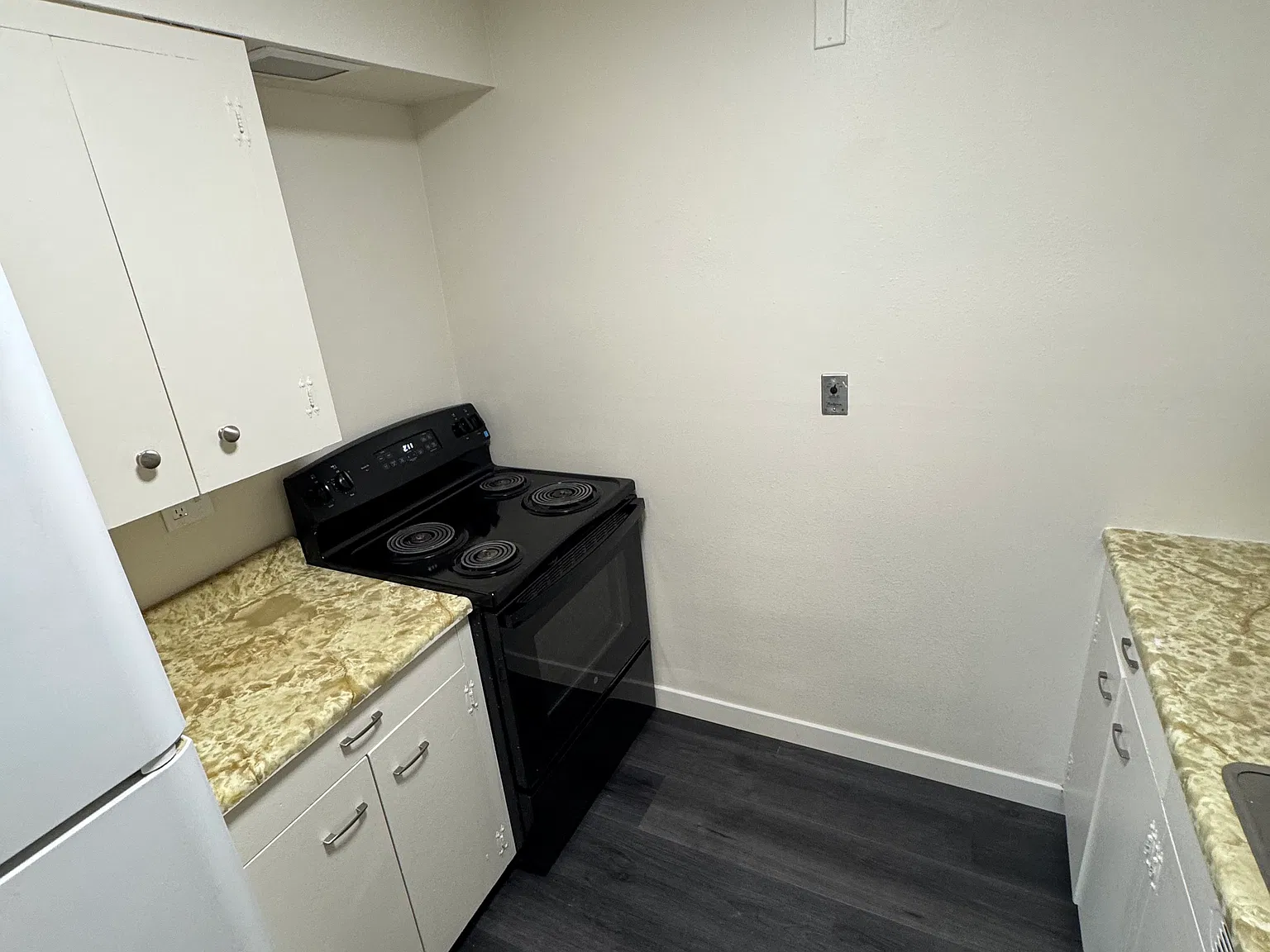2 bed, 800 sqft, $1,975 — Photo 2