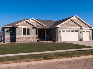 2919 Petersen Ln SE, Rochester, MN 55904