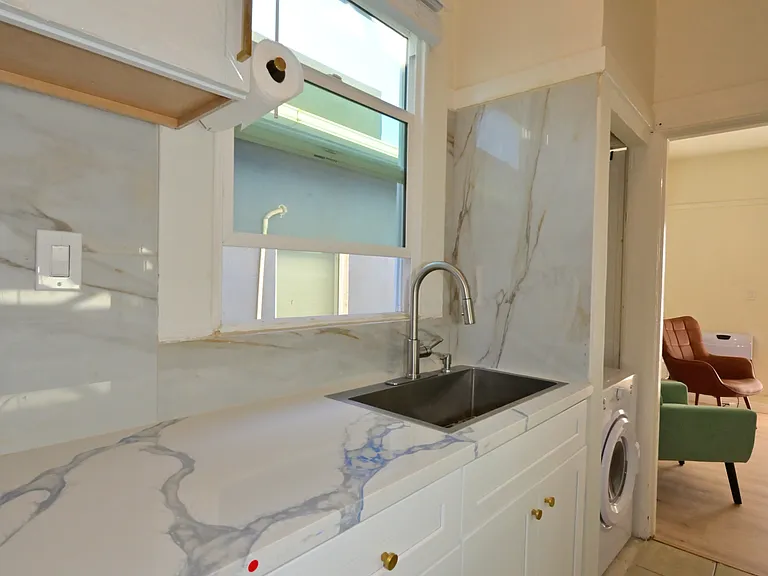 Brand NEW KITCHEN w/ beautiful milano quartz countertop + high-end tiled backsplash