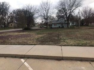 705 N 6th St, Arkansas City, KS 67005