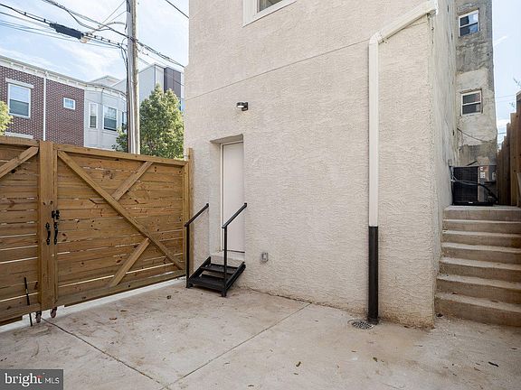 5th image of 623 W Oxford St